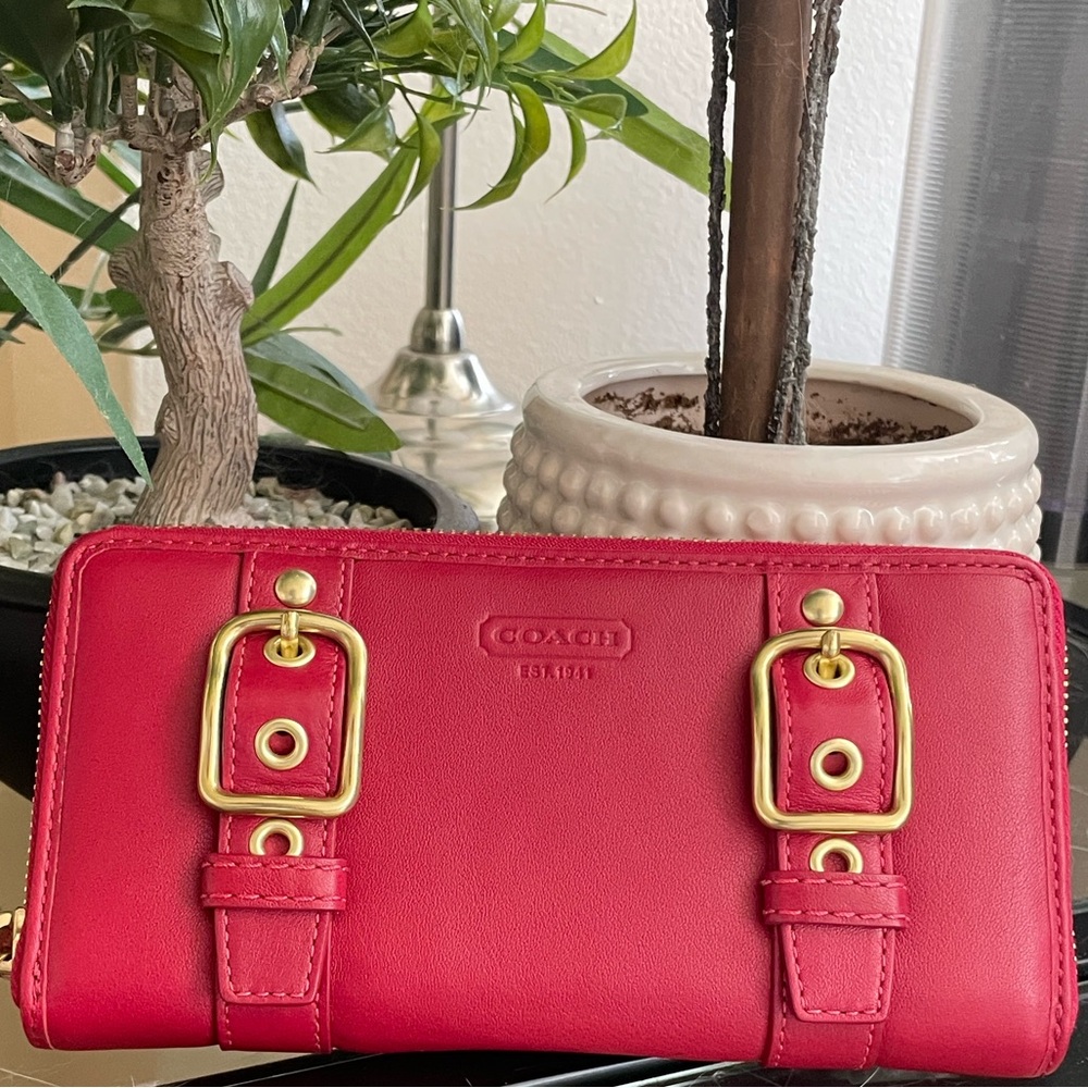 Vintage New Coach Red Leather Women's wallet with sound zipper and cards holder